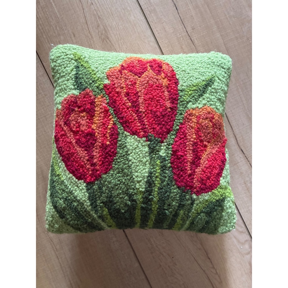 Hooked Wool Tulip Floral Accent Throw Pillow Small Excellent 11 x 11 in.